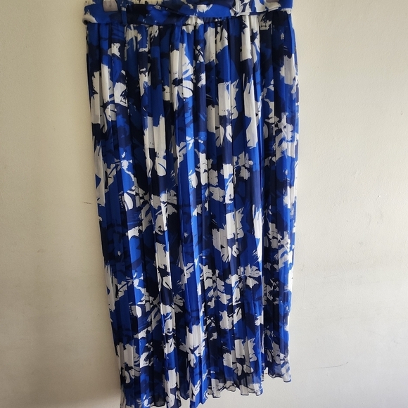 Joie Size Medium Pleated Maxi Skirt Blue and White Floral - Picture 2 of 5